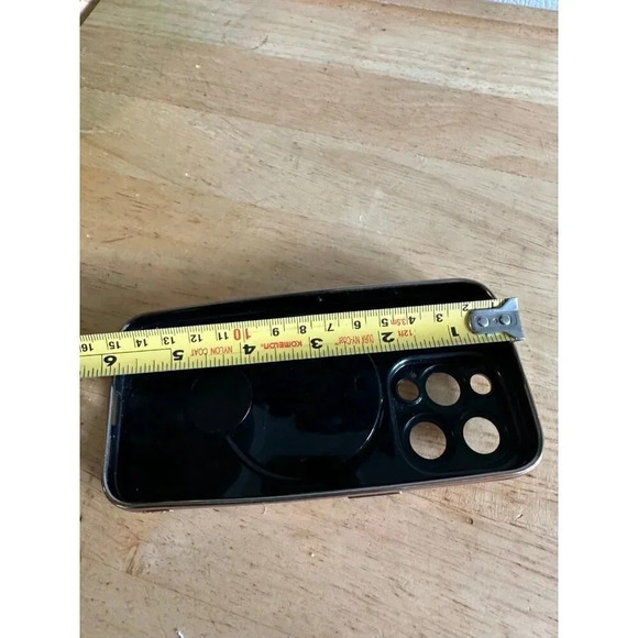 iPhone 15 Pro Max black and gold phone case - Picture 8 of 11